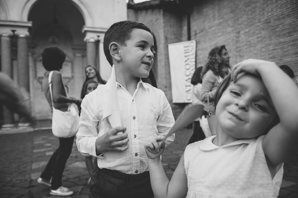 Destianation Wedding photography in Rome - kids at the wedding