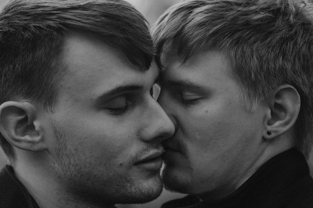 Belgium Wedding Photographer - Gay couple's faces with eyes closed, in black and white