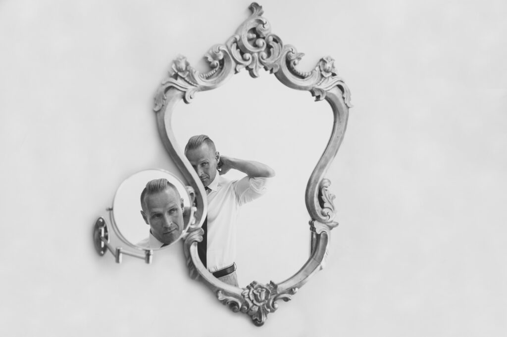 Groom in the mirror in Rome - wedding photographer in Brussels